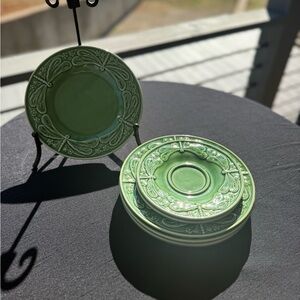 Green Majolica 2-Dragonfly 2-Frog&Lily Bordallo Pinheiro Plates 8" & (2) Saucers